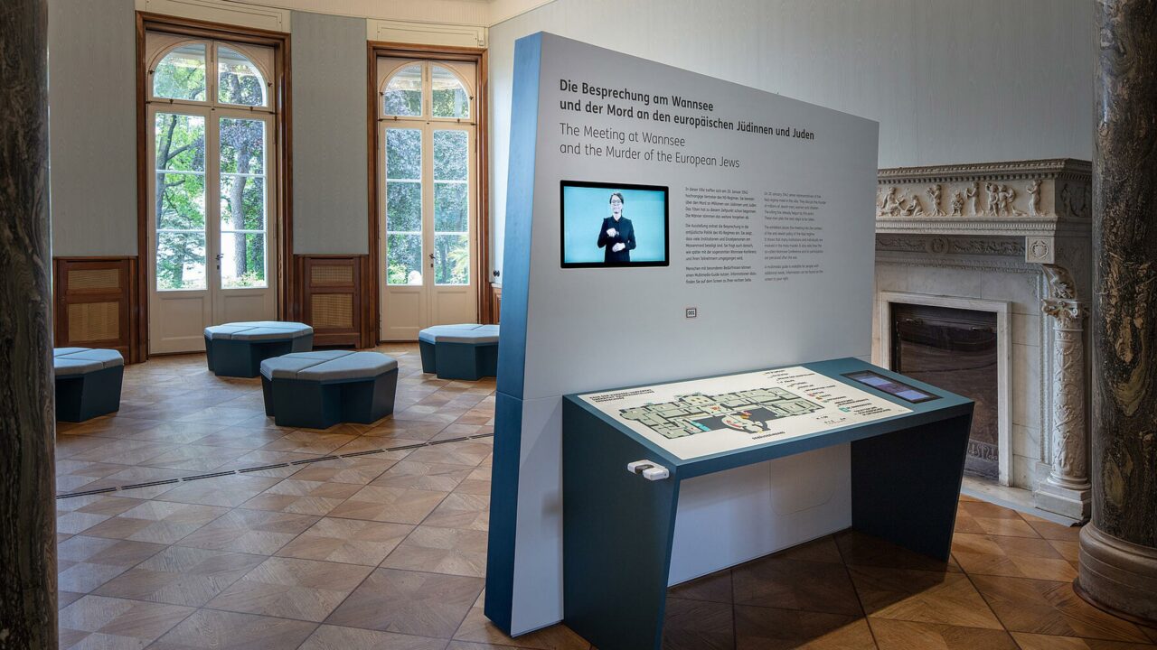 Eingang zur Dauerausstellung in der Gedenk- und Bildungsstätte Haus der Wannsee-Konferenz